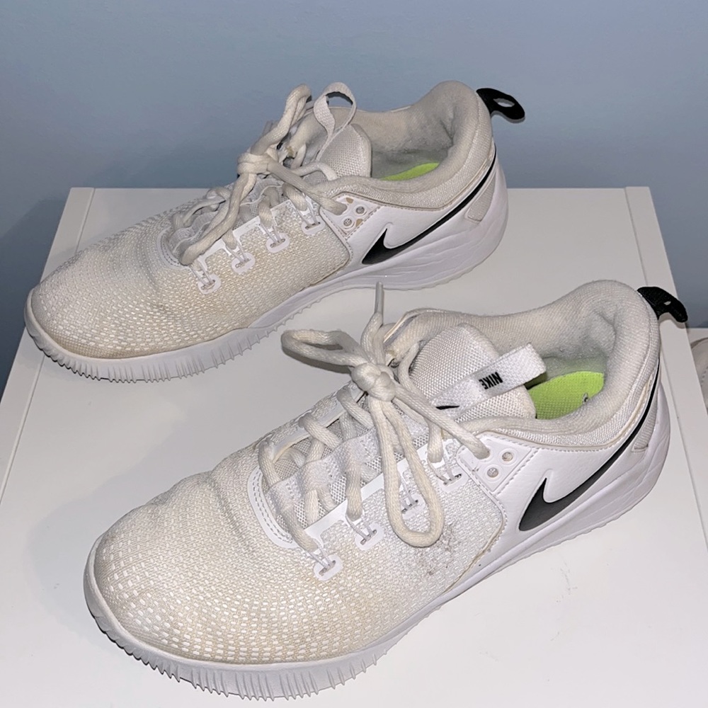 Nike Zoom Women’s size 9 white Volleyball shoes.